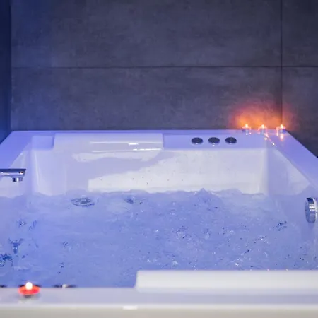 Rei House Apartament *